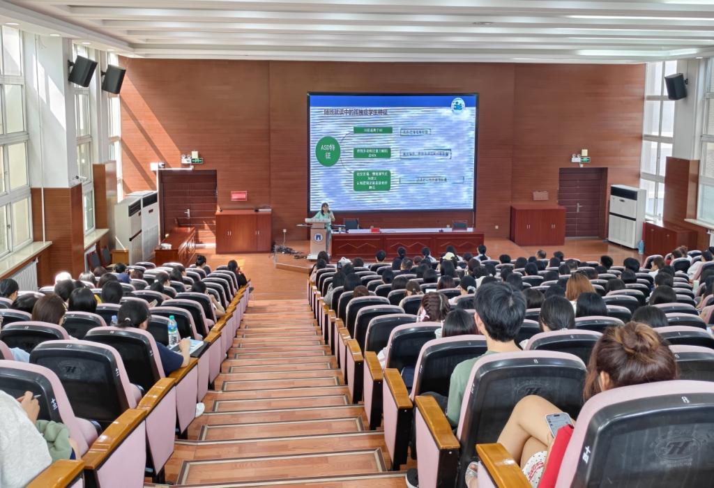 熟悉普通课堂中孤独症儿童的教学方法与