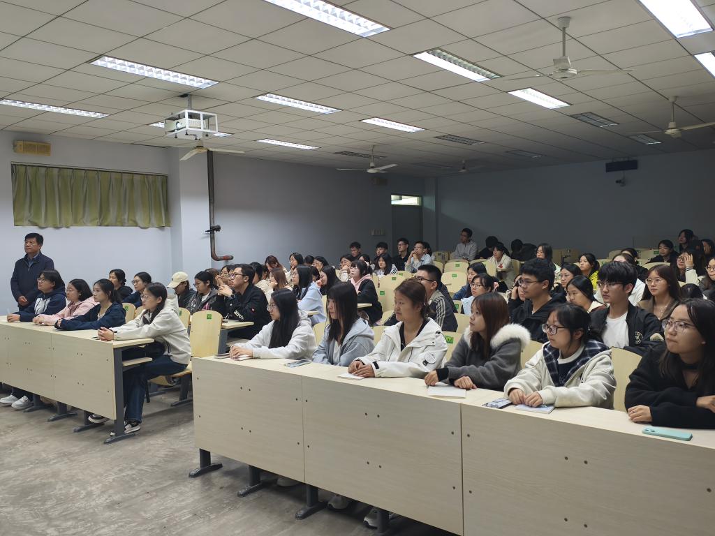 全体爱体育手机版登录干部及各班宿舍长